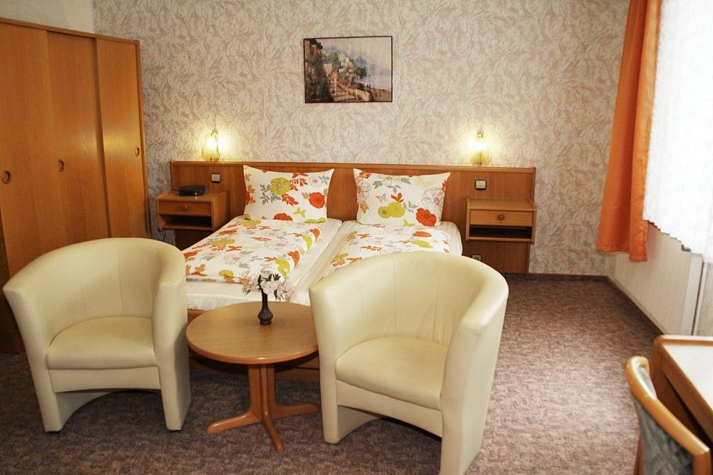 Hotel Pension Am Kurmittelhaus Бад Грунд Екстериор снимка