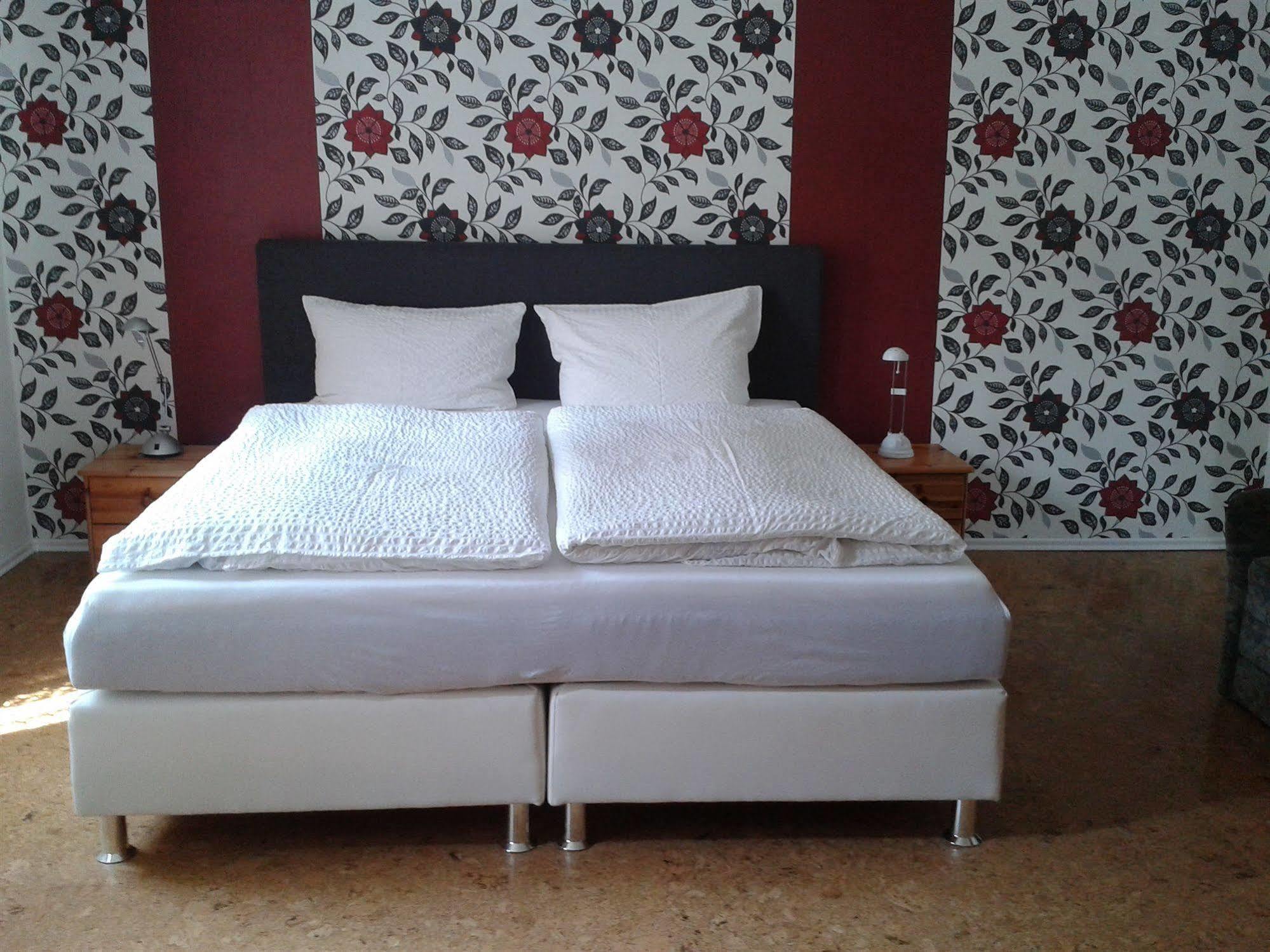 Hotel Pension Am Kurmittelhaus Бад Грунд Екстериор снимка
