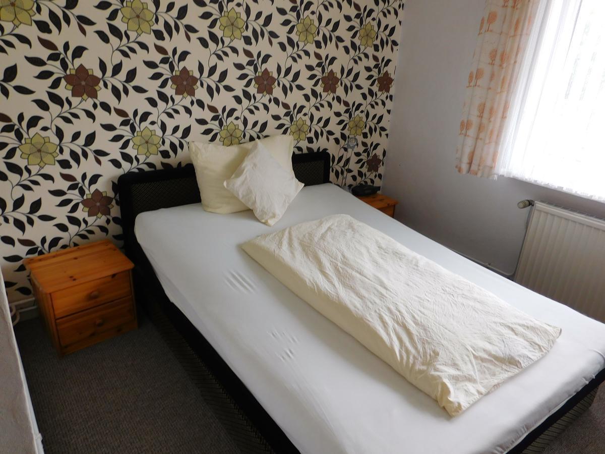 Hotel Pension Am Kurmittelhaus Бад Грунд Екстериор снимка