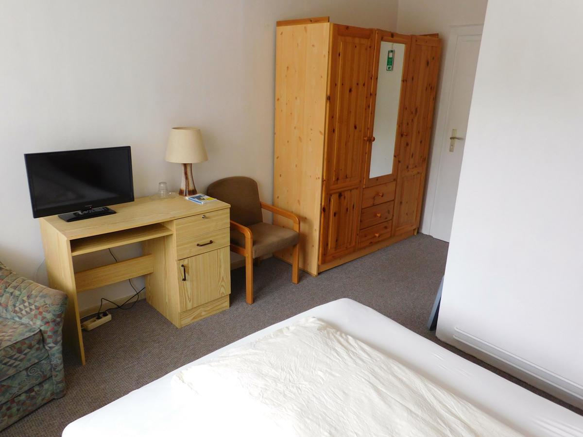 Hotel Pension Am Kurmittelhaus Бад Грунд Екстериор снимка