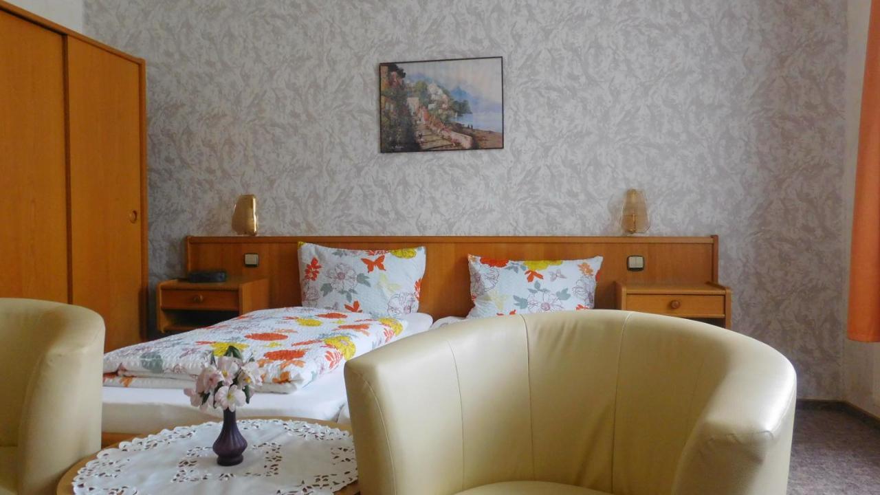 Hotel Pension Am Kurmittelhaus Бад Грунд Екстериор снимка