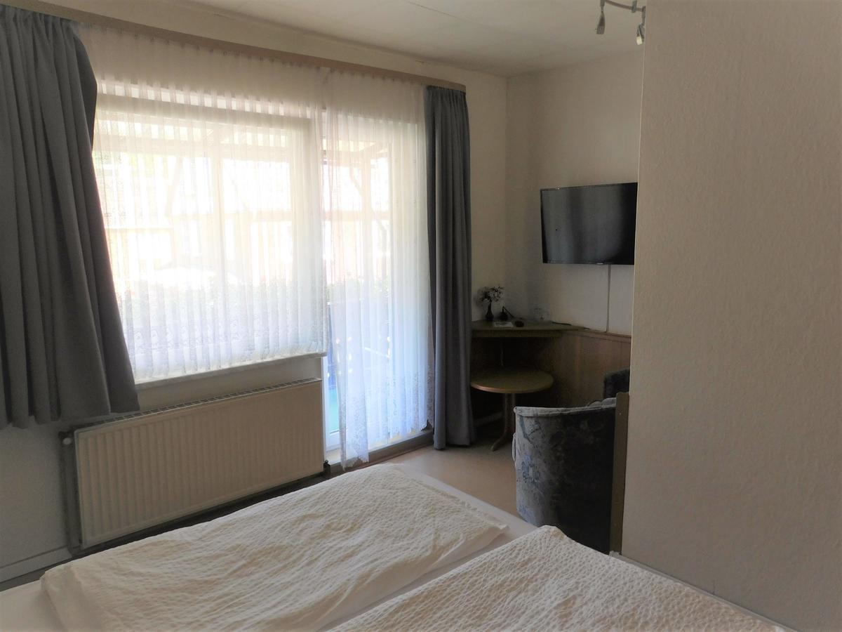 Hotel Pension Am Kurmittelhaus Бад Грунд Екстериор снимка