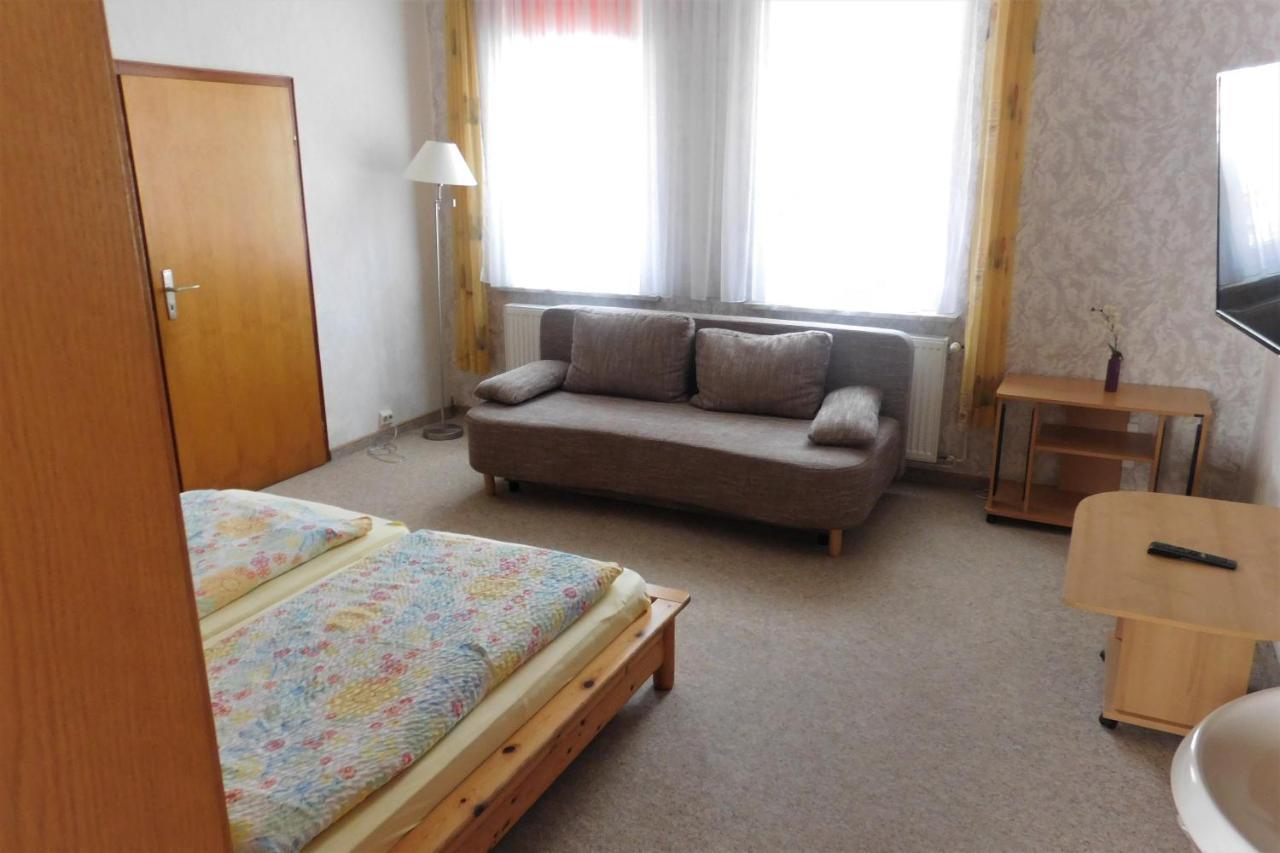 Hotel Pension Am Kurmittelhaus Бад Грунд Екстериор снимка