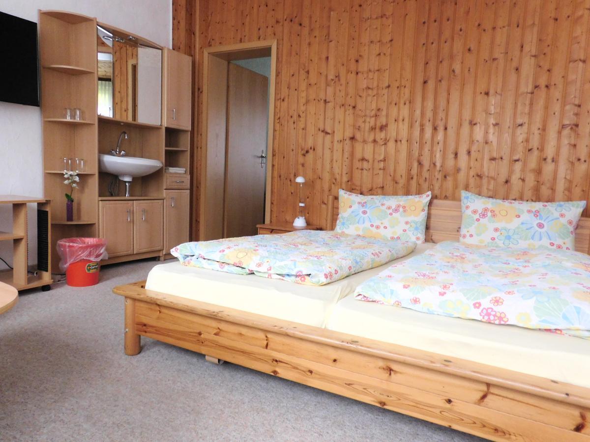 Hotel Pension Am Kurmittelhaus Бад Грунд Екстериор снимка